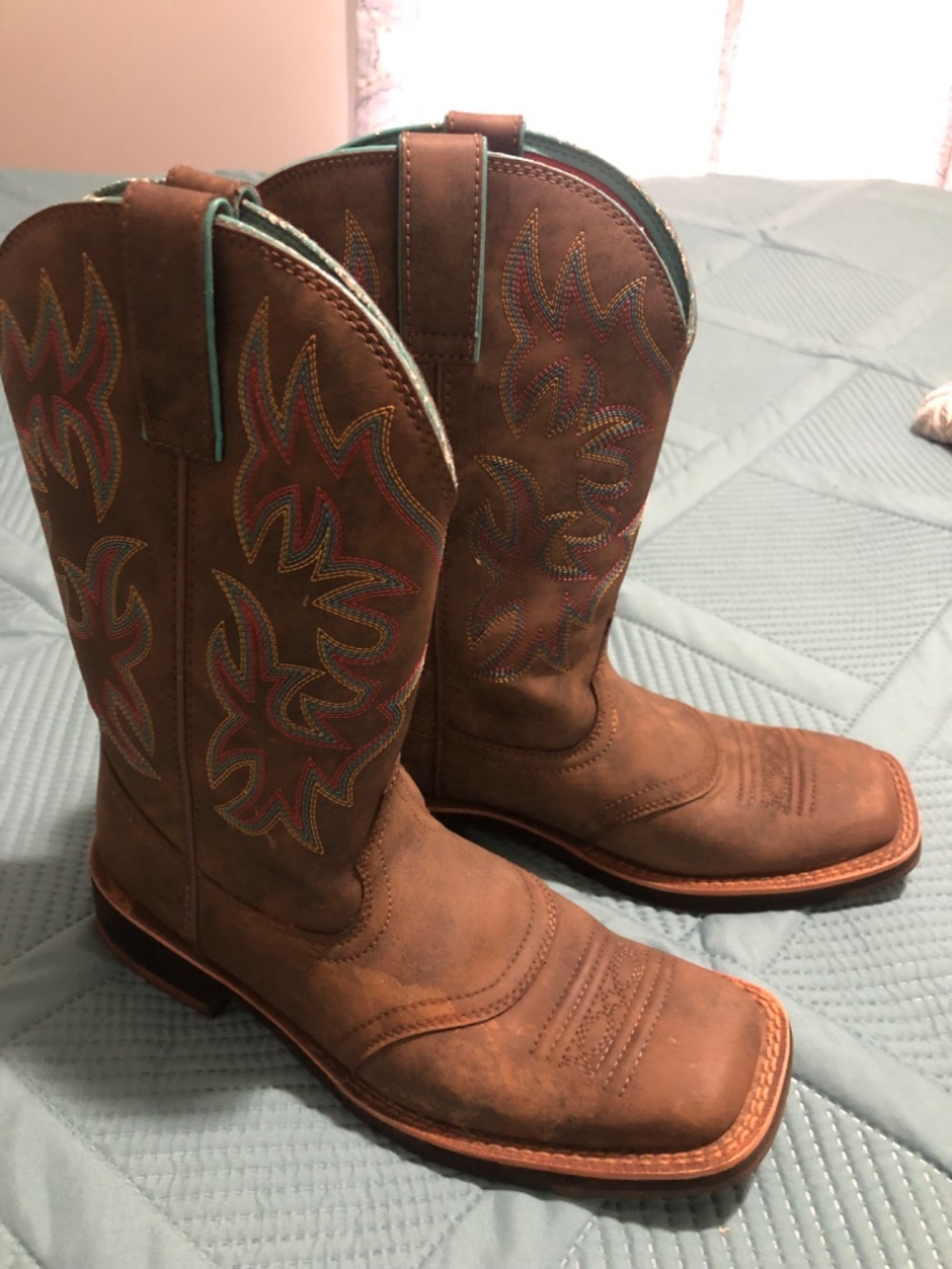 Ariat Square Toe Women’s Cowboy Boots used - Picture 2 of 8